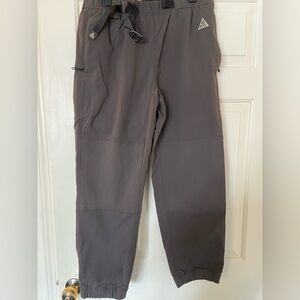 Men’s Nike ACG Trail Pants CV0660-220 size Medium color Velvet Brown/Purple
